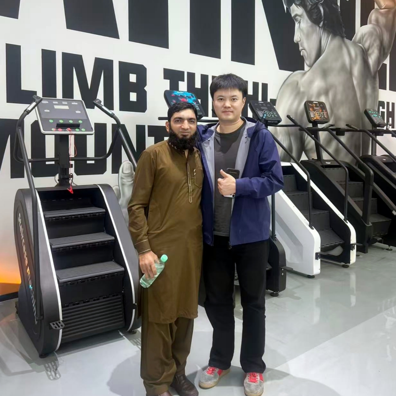 yingruis Fitness Equipment Technology Co., Ltd. gennemførte med succes ordren på 30 buede løbebånd til pakistanske kunder